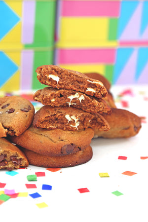 
            
                Load image into Gallery viewer, Doosje met 4 Chocolate Chip Cookies
            
        